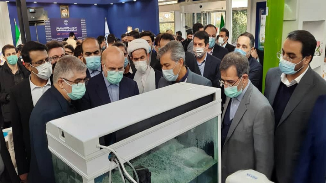 بازدید رئیس مجلس از غرفه دستاورد‌های جهاددانشگاهی بوشهر