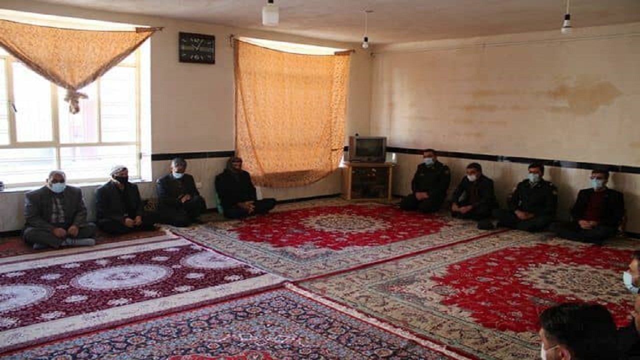 ‍ تجلیل از خانواده معظم شهداء یک تکلیف است