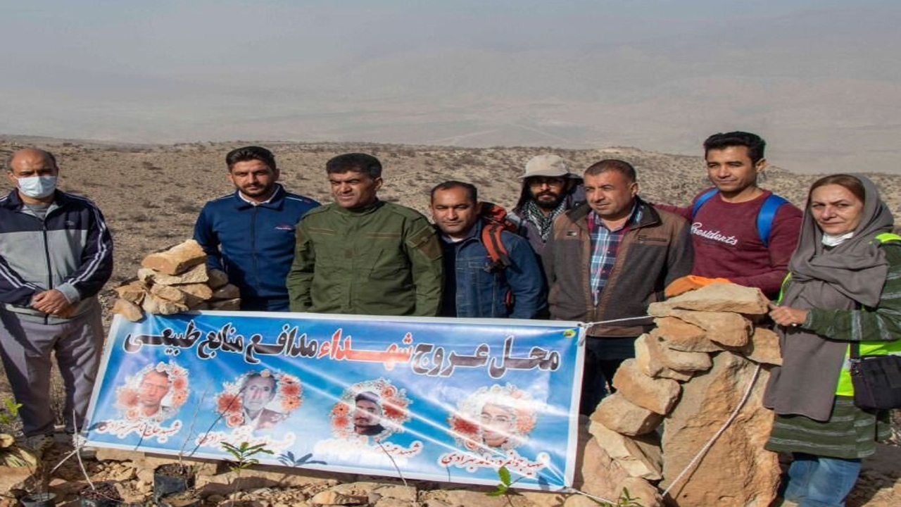 تجلیل از خانواده شهیدان بهزادی باکاشت نهال و بذرکاری در فیروزآباد