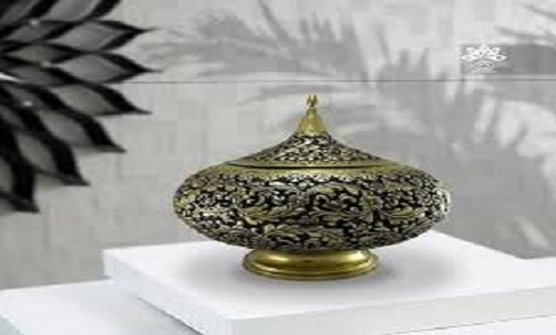 تجلی هنر قلم زنی درتبریز/ صدای موسیقی گونه کوبیدن چکش بر روی قلم