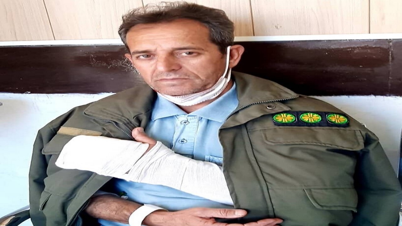 ضرب و شتم محیط بان توسط شکارچی متخلف در ایوان