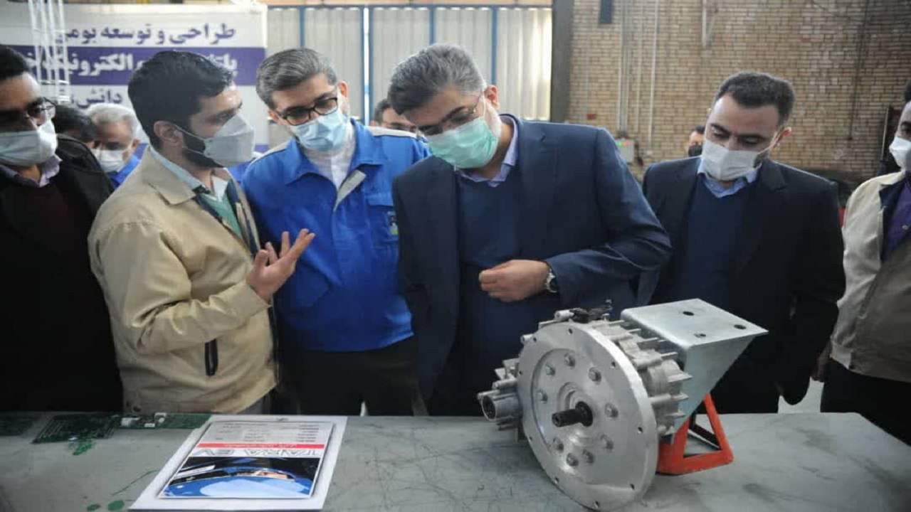 آمادگی وزارت دفاع برای ارائه فناوری‌های مورد نیاز به خودروسازان داخلی