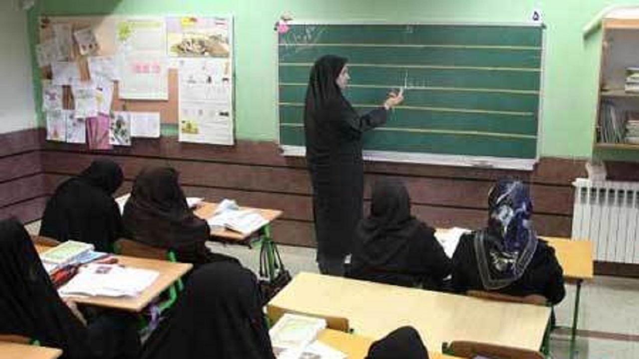 گشایش نمایشگاه دست ساخته‌های سوادآموزان مینابی
