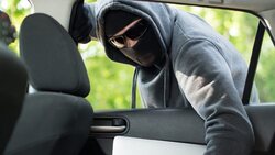 دزدیدن موبایل از داخل جیب کاپشن + فیلم