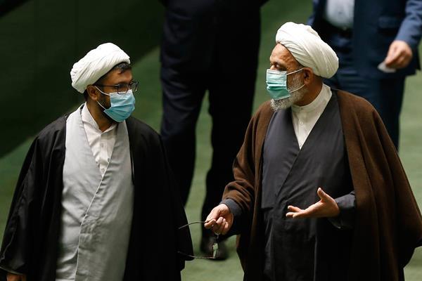 محّـــمد اینجا پادگان نیست/ خودروی ملی دروغ بزرگ ملی/ دولت رفته گل بچینه