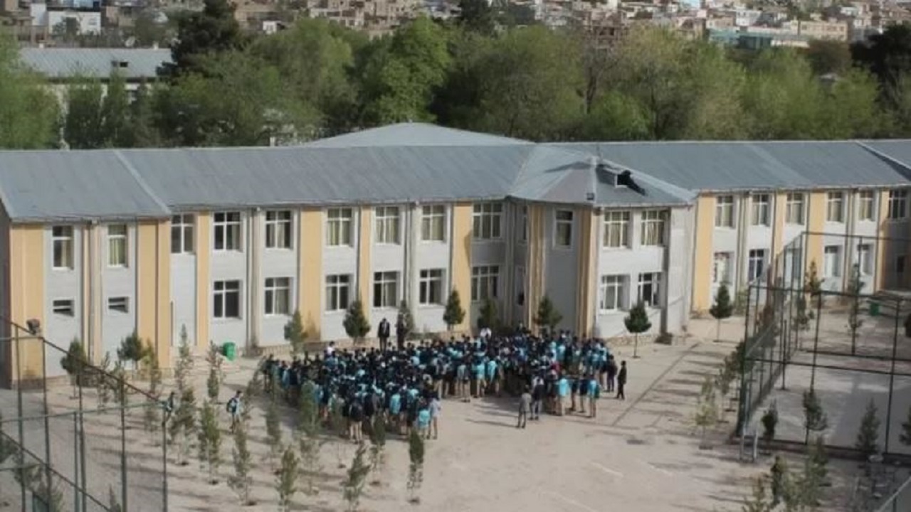 بسته ماندن ۱۰۰ روزه مکاتب دخترانه از کلاس ششم به بالا در افغانستان + فیلم