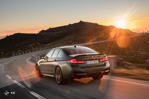2022 بی ام و M5