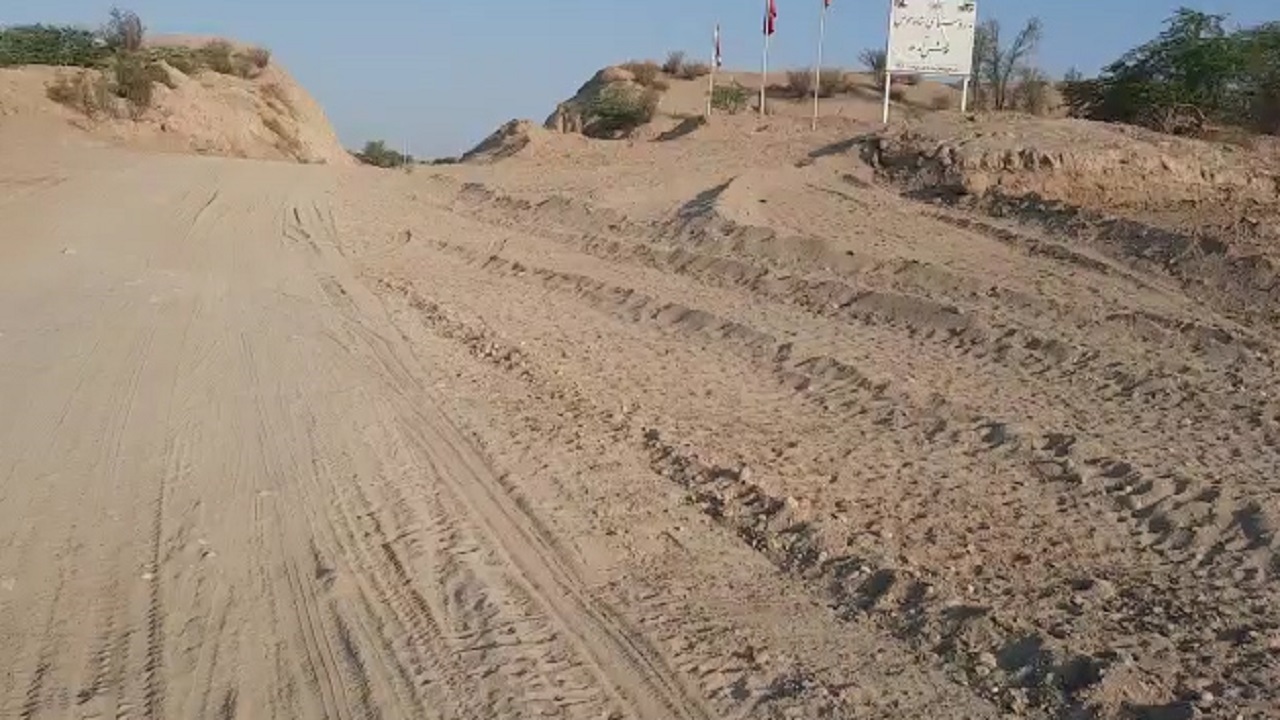 جاده خاکی روستای شاه عوض؛ در انتظار بهسازی + فیلم