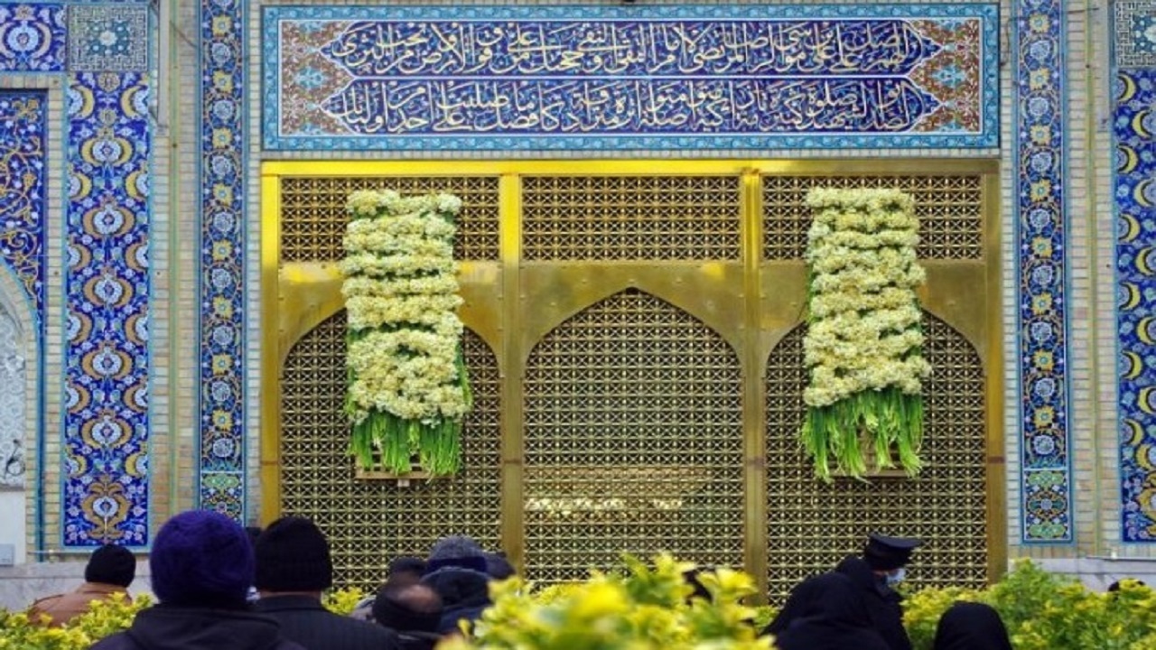 حرم امام رضا (ع) گلباران شد