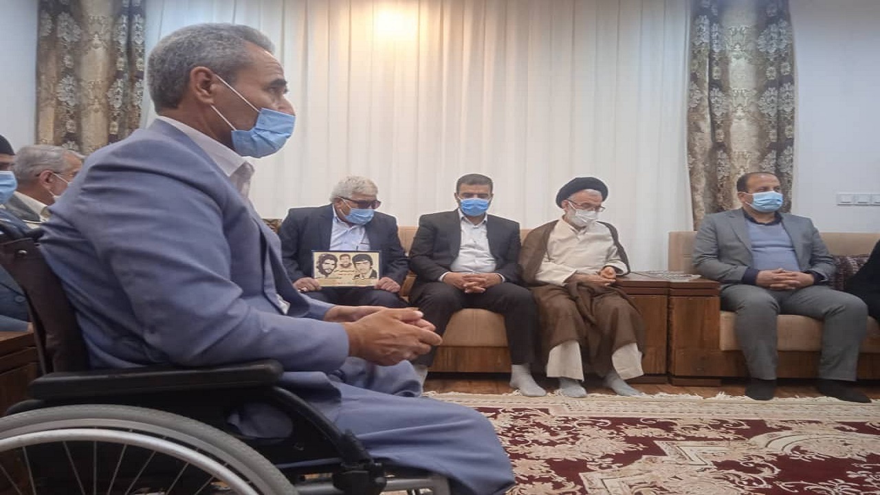 دیدار رئیس بنیاد شهید و امور ایثارگران با خانواده شهید یعقوب و عباسعلی زنگانه