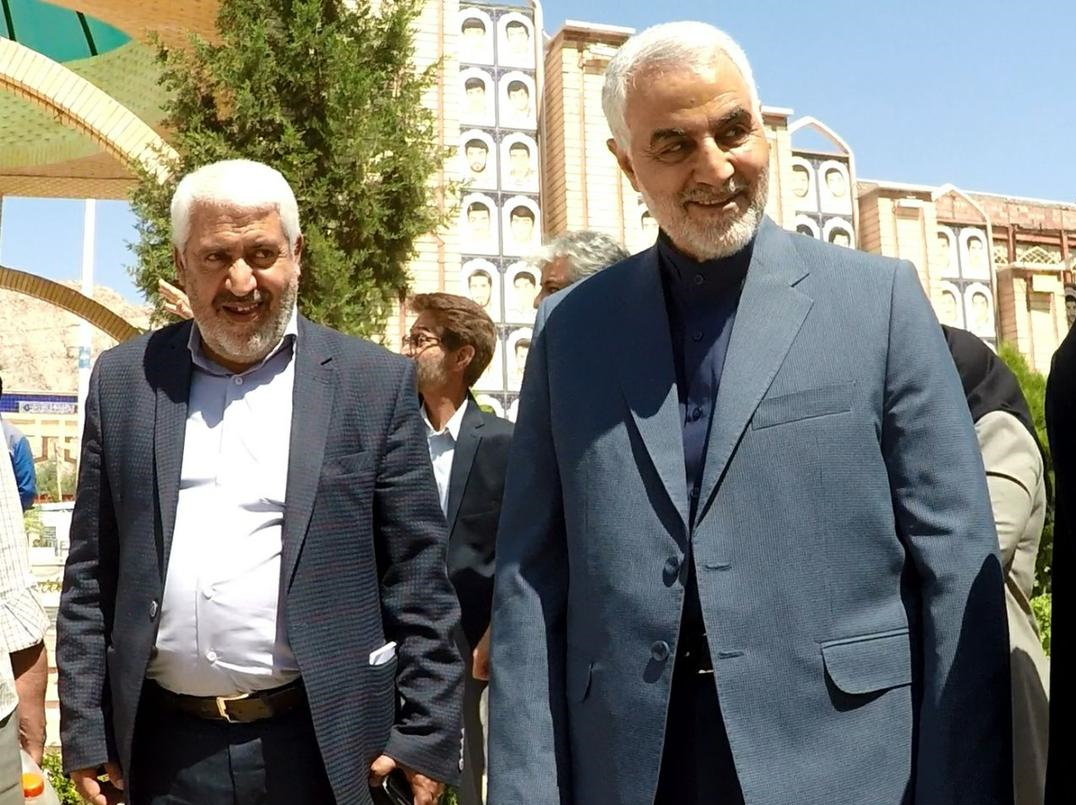 ماجرای نامه&zwnj;ای که سردار سلیمانی وصیت کرد با من دفن کنید + تصاویر