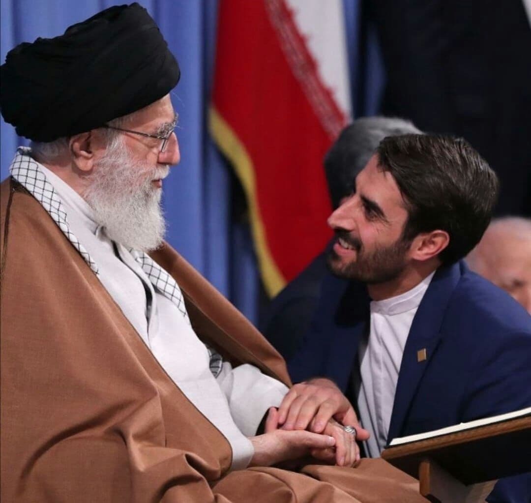 مهدی غلام نژاد در کنار رهبر انقلاب مهدی غلام نژاد در کنار رهبر انقلاب