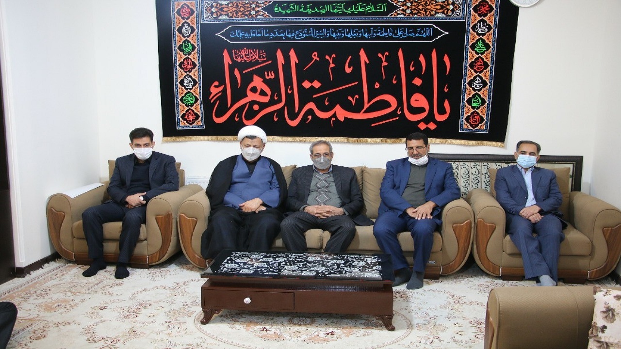 دیدار مقامات قضایی استان کرمان با خانواده شهید پورجعفری