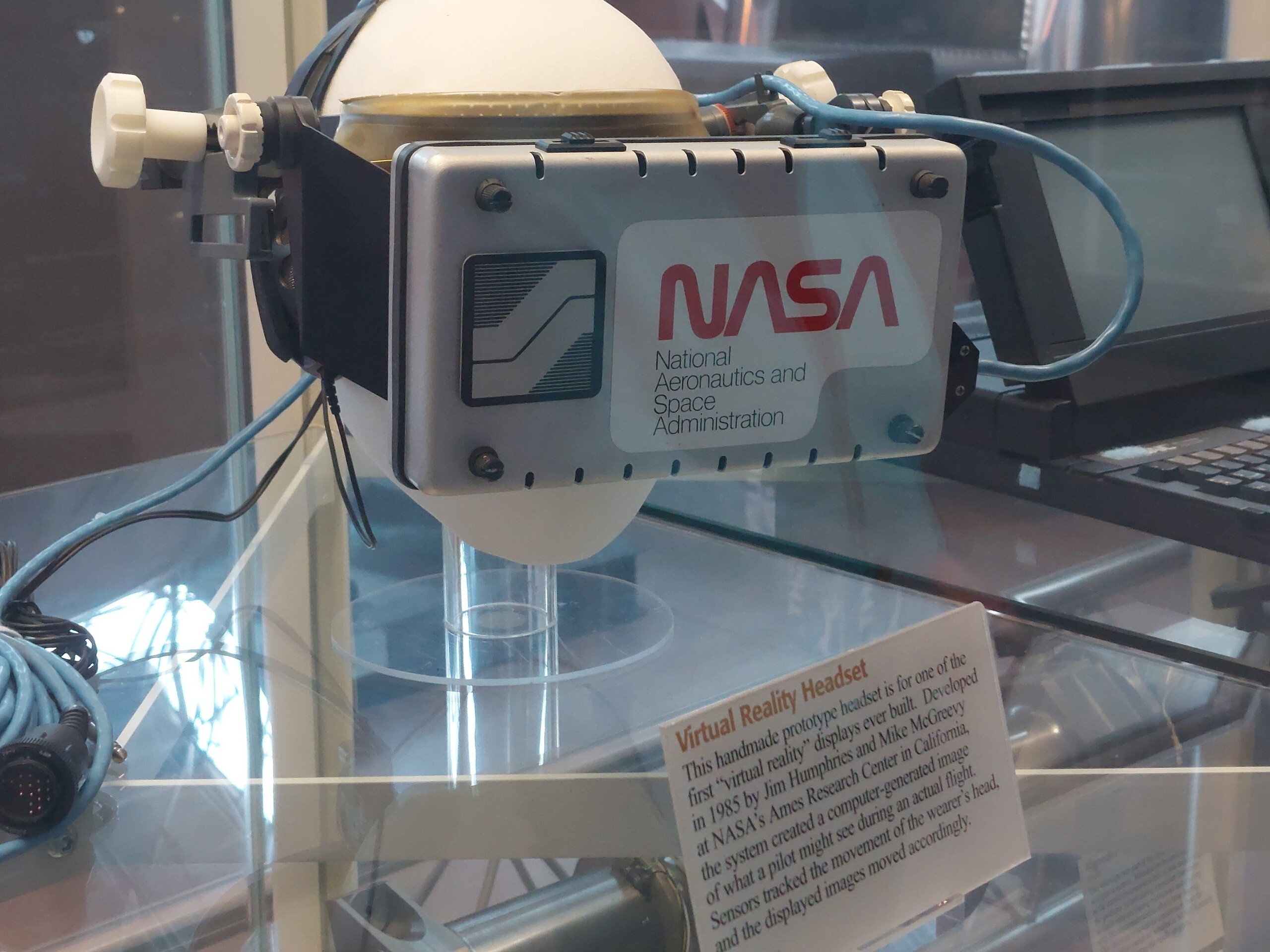 هدست NASA View