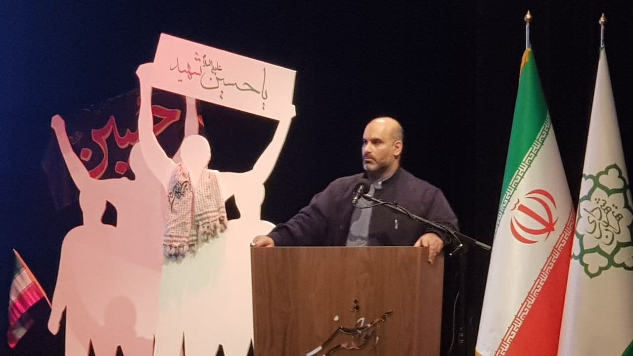 در فتنه دشمن با تمام توان حاضر شد