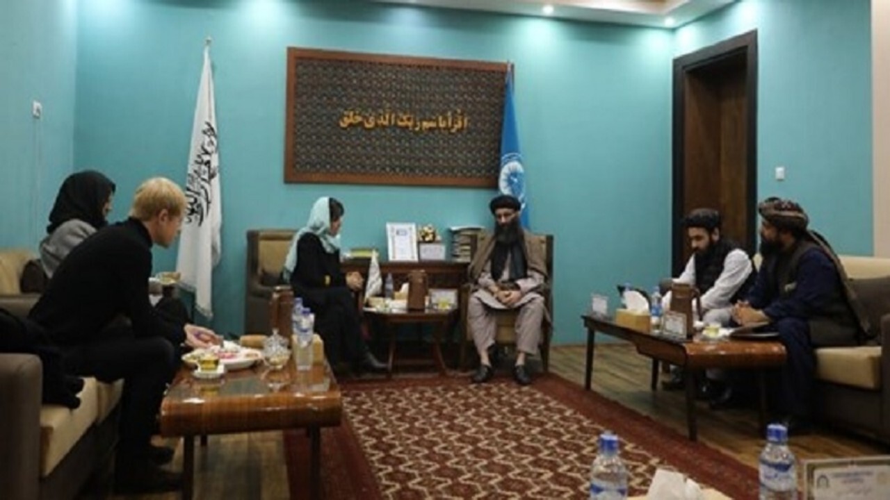تمام مکاتب دخترانه در افغانستان بازگشايی شود