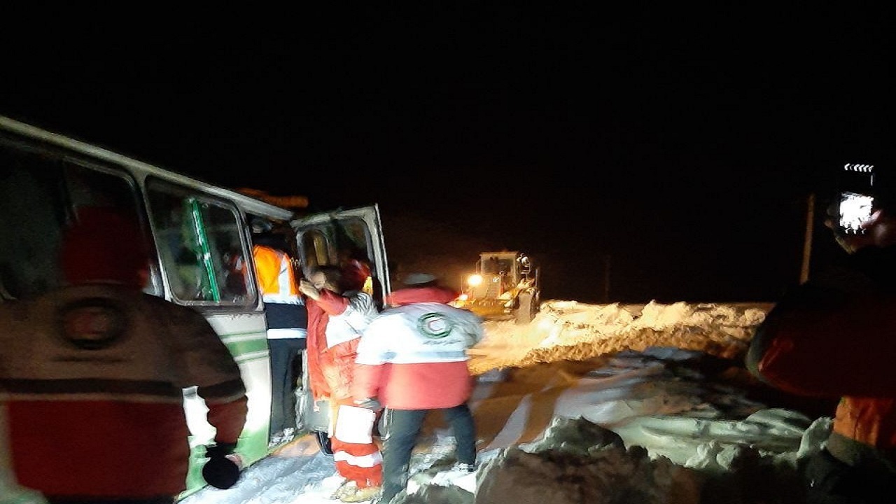 نجات مسافران مینی بوس در باروق