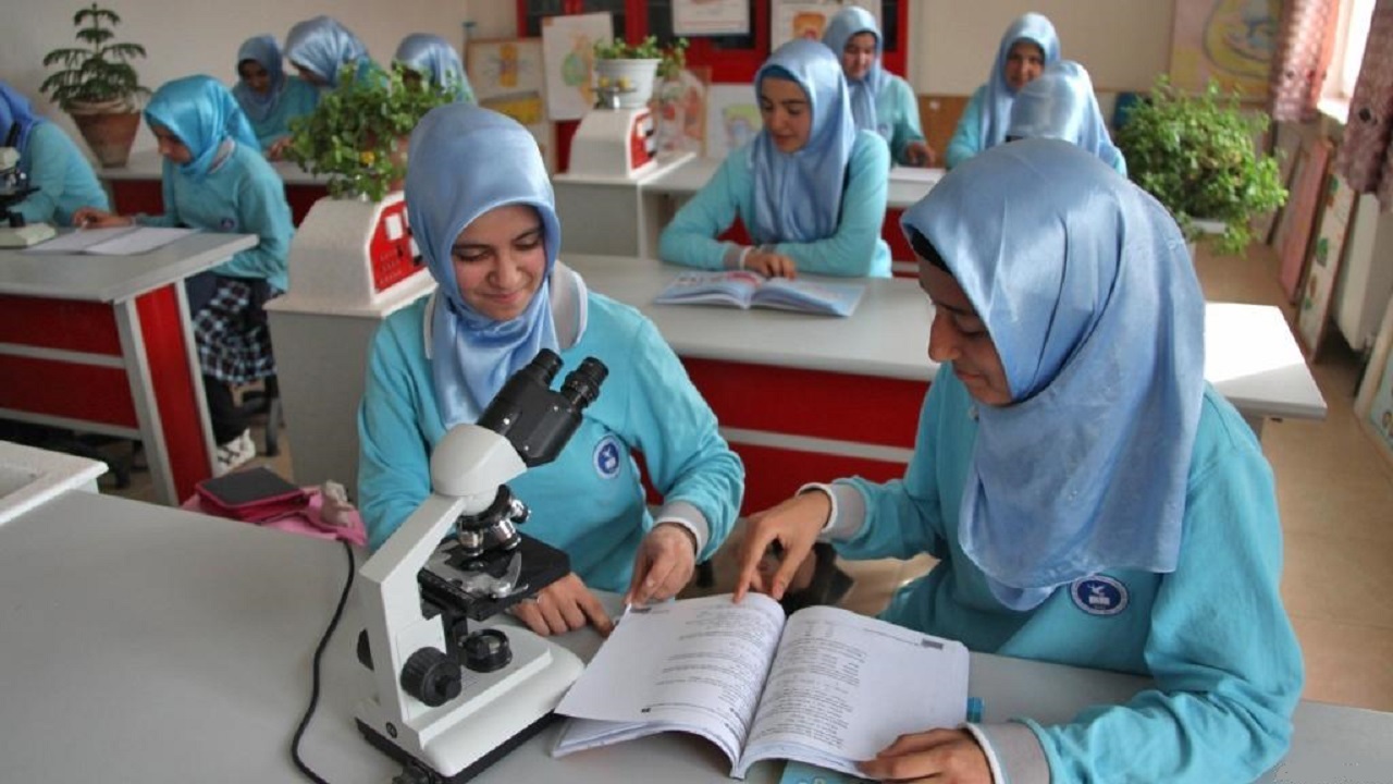 اگر مکاتب دخترانه باز شود، جامعه جهانی حقوق آموزگاران افغانستان را می پردازد