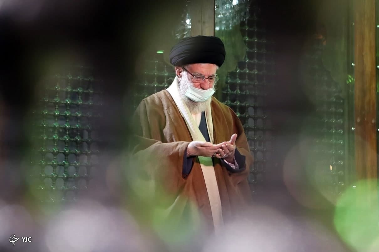 حضور رهبر معظم انقلاب در مرقد مطهر امام خمینی (ره) حضور رهبر معظم انقلاب در مرقد مطهر امام خمینی (ره)