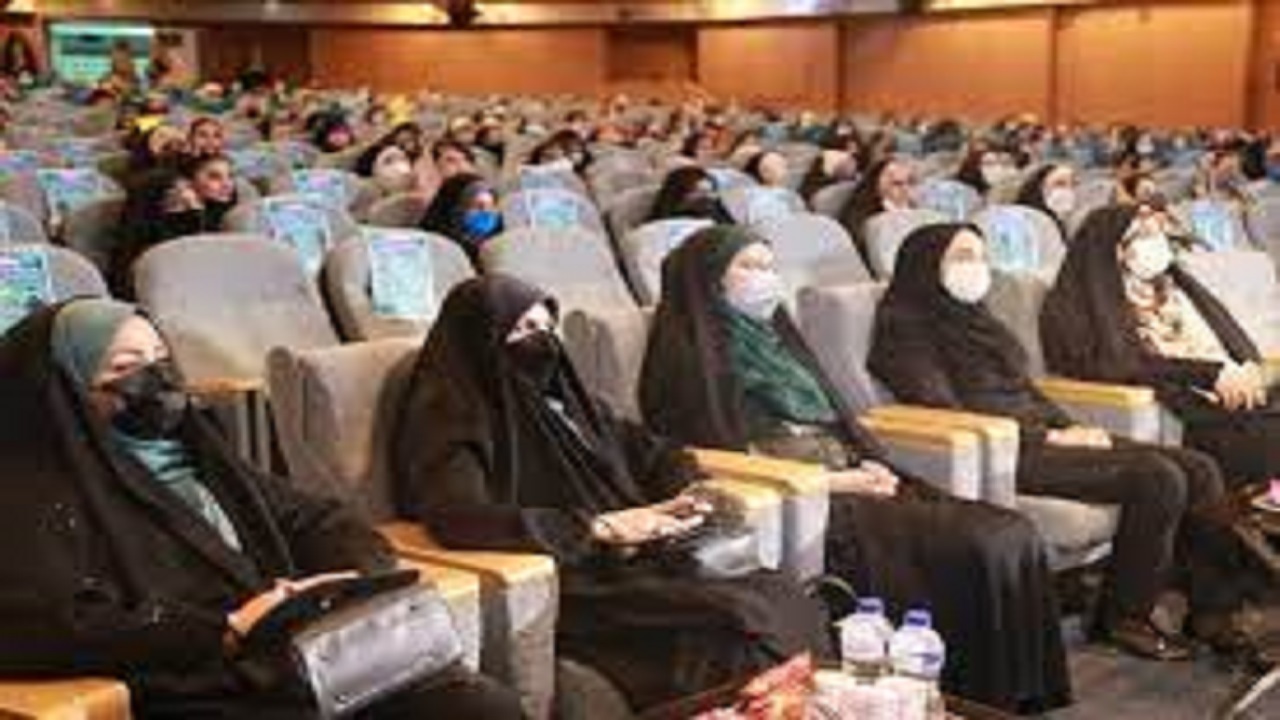 همایش دخترانه شایسته شو در کرج برگزار شد
