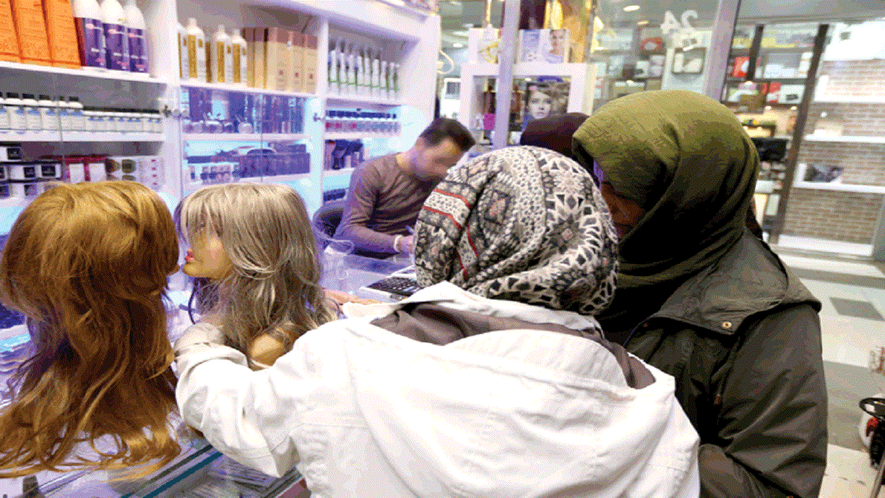 بازار داغ گیس‌های میلیونی؛ تارهای مو با قیمت دلار تاب می‌خورند