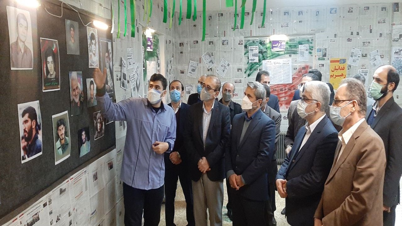 نواختن چهل  و سومین زنگ انقلاب در مدارس گیلان