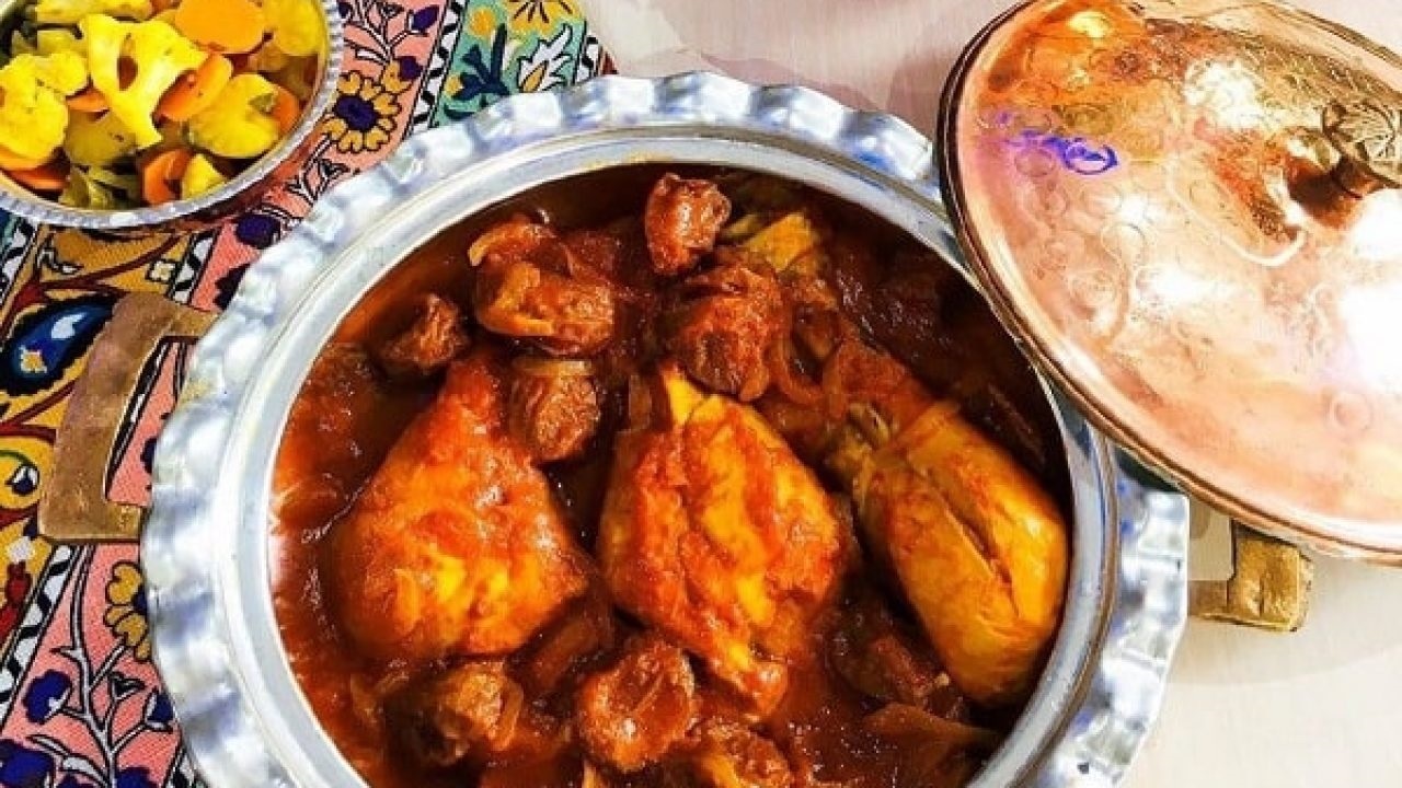 طرز تهیه خورشت مرغ آلوی لاهیجان + فیلم
