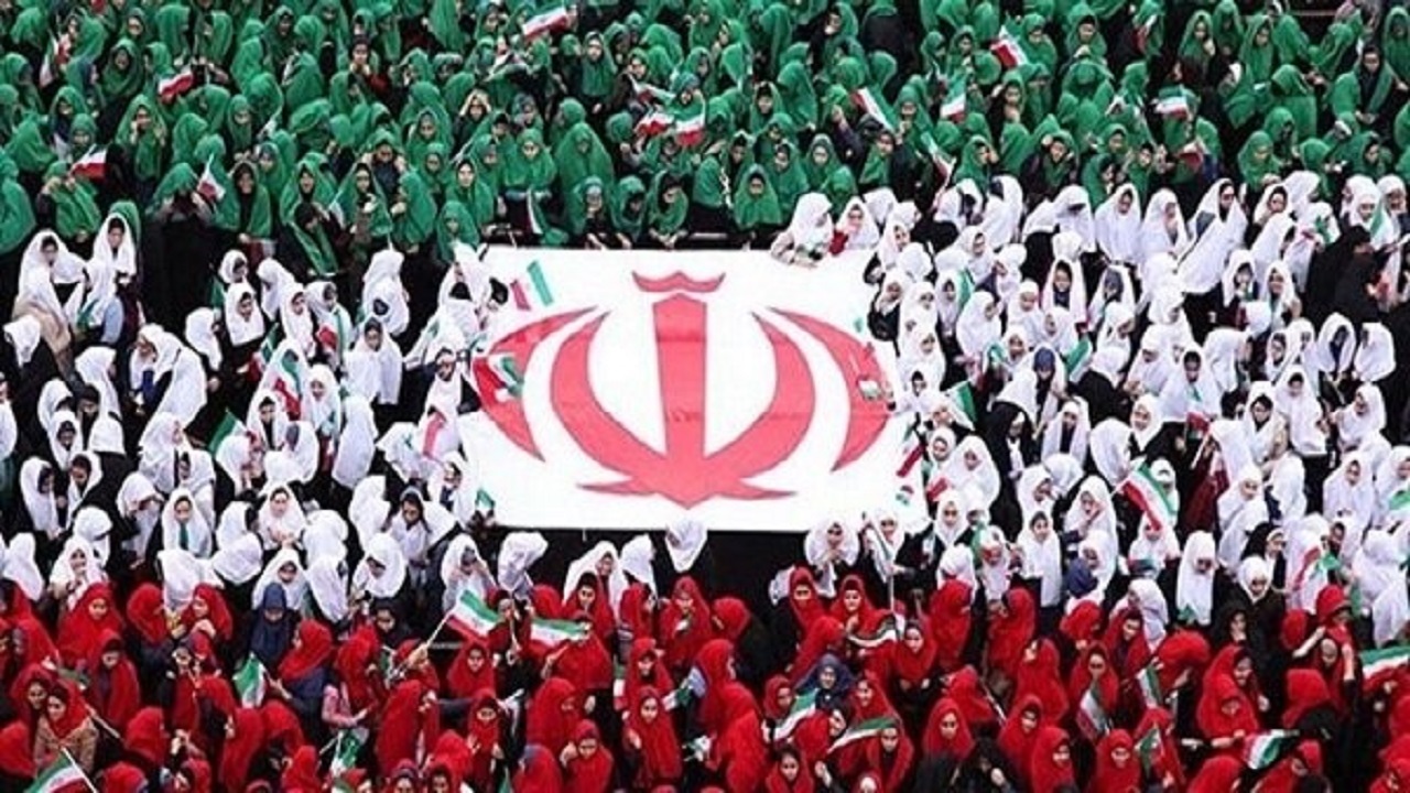 ضرر منافقین داخلی برای انقلاب اسلامی بیش از دشمنان خارجی است