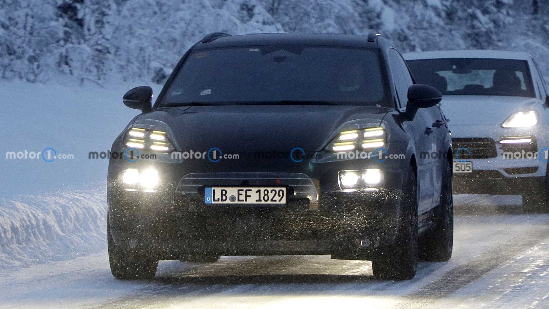 آزمایش هوای سرد خودروی برقی Porsche Macan 