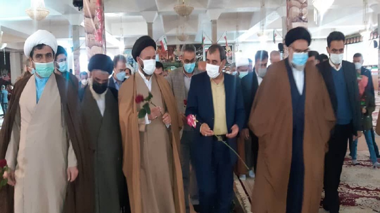 عطر افشانی گلزار شهدای یاسوج با حضور برخی مسئولان