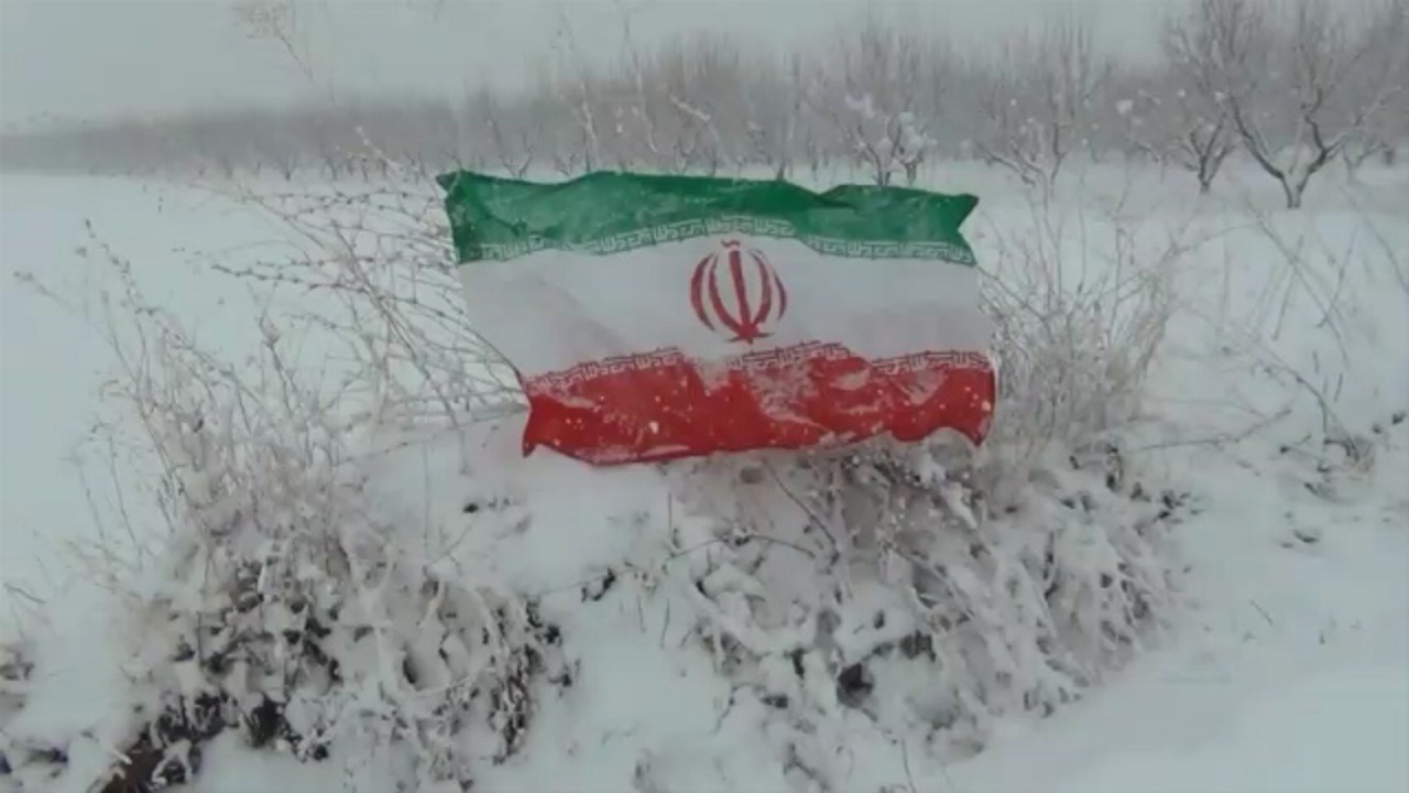 سفیدپوش شدن روستای تکه همزمان با آغاز ایام دهه فجر + فیلم