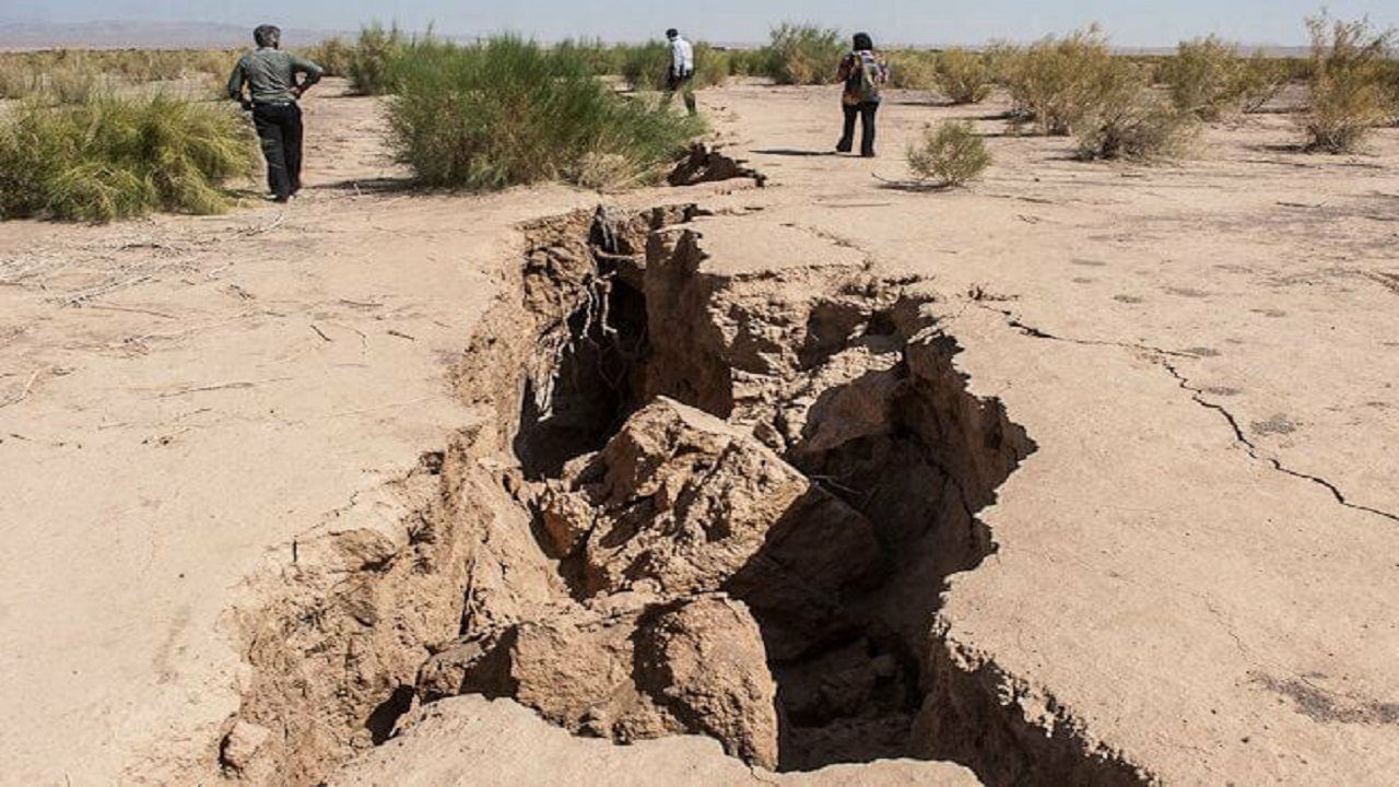 کنترل بحران فرونشست زمین؛ از انسداد چاه‌های غیرمجاز تا اصلاح سیستم آبیاری در کشاورزی