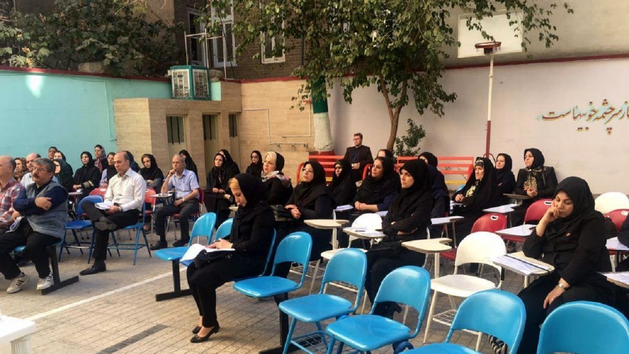دعوت اولیا به مدرسه نباید صرفا برای کمک مالی باشد