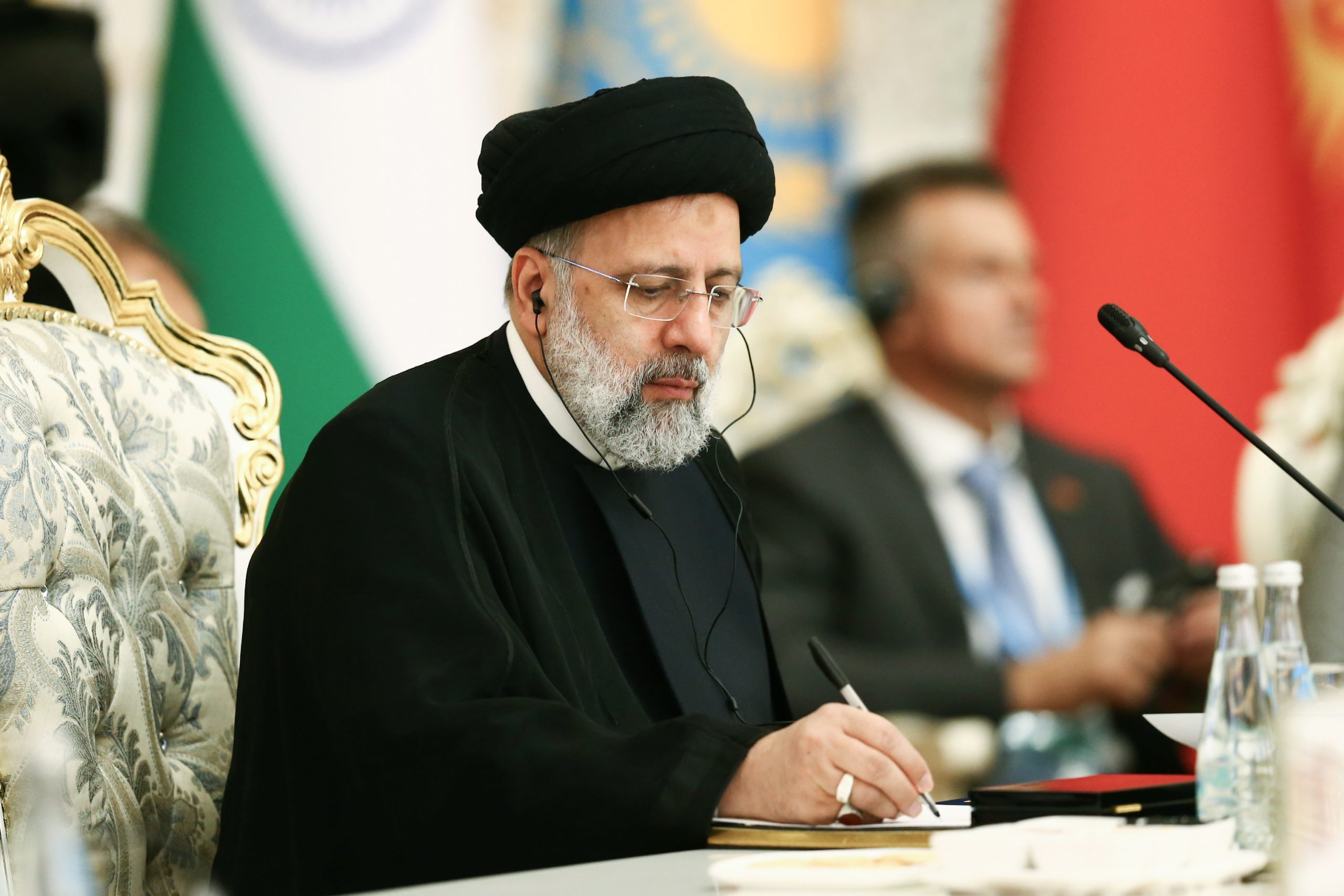 عبور از سیاست &laquo; پرستش یا ستیزش &raquo; در دولت رئیسی