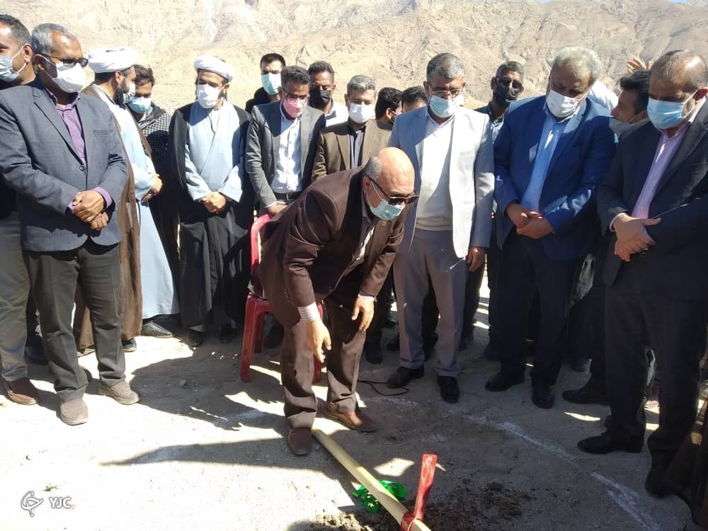 کلنگ‌زنی ناحیه صنعتی فورگ و آغاز عملیات اجرایی طرح تولید اسانس گل محمدی در داراب