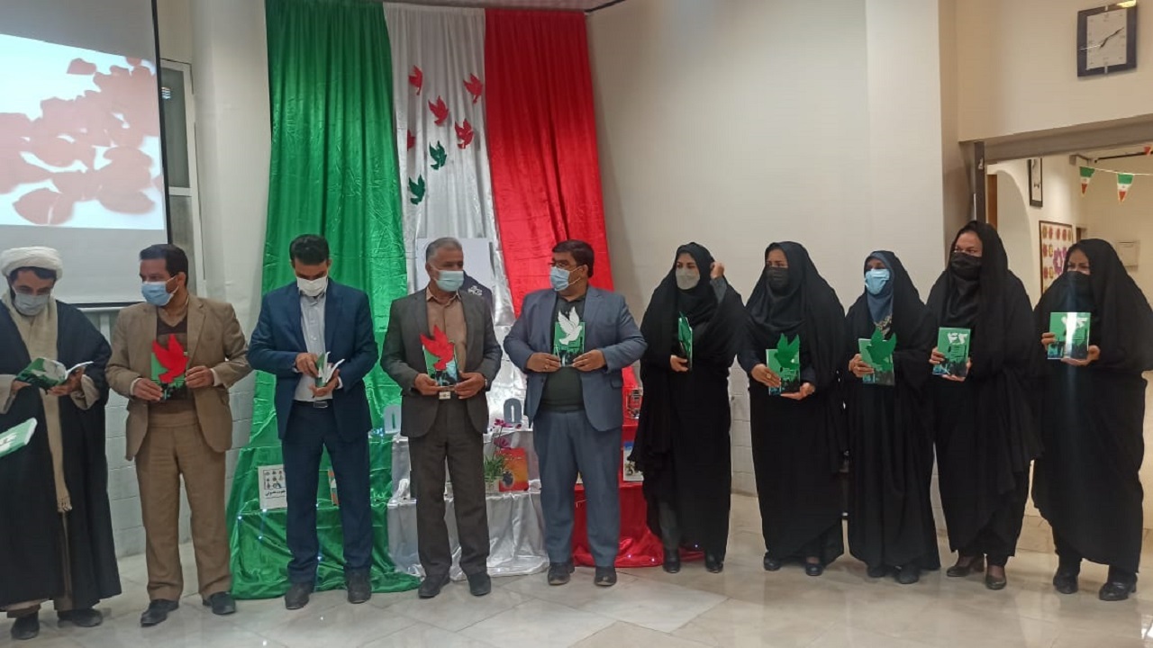 رونمایی از کتاب ۴۲ قانون در بافق