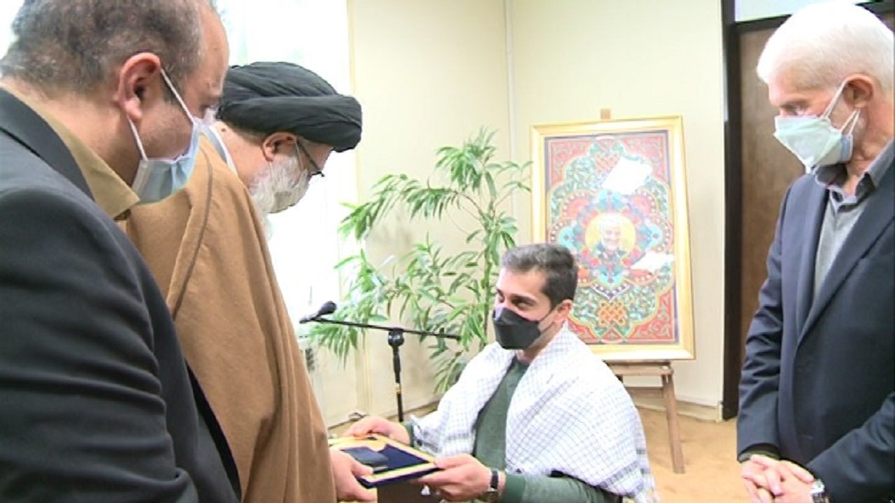 تقدیم هدایای رهبری به ورزشکاران پارا المپیکی البرزی