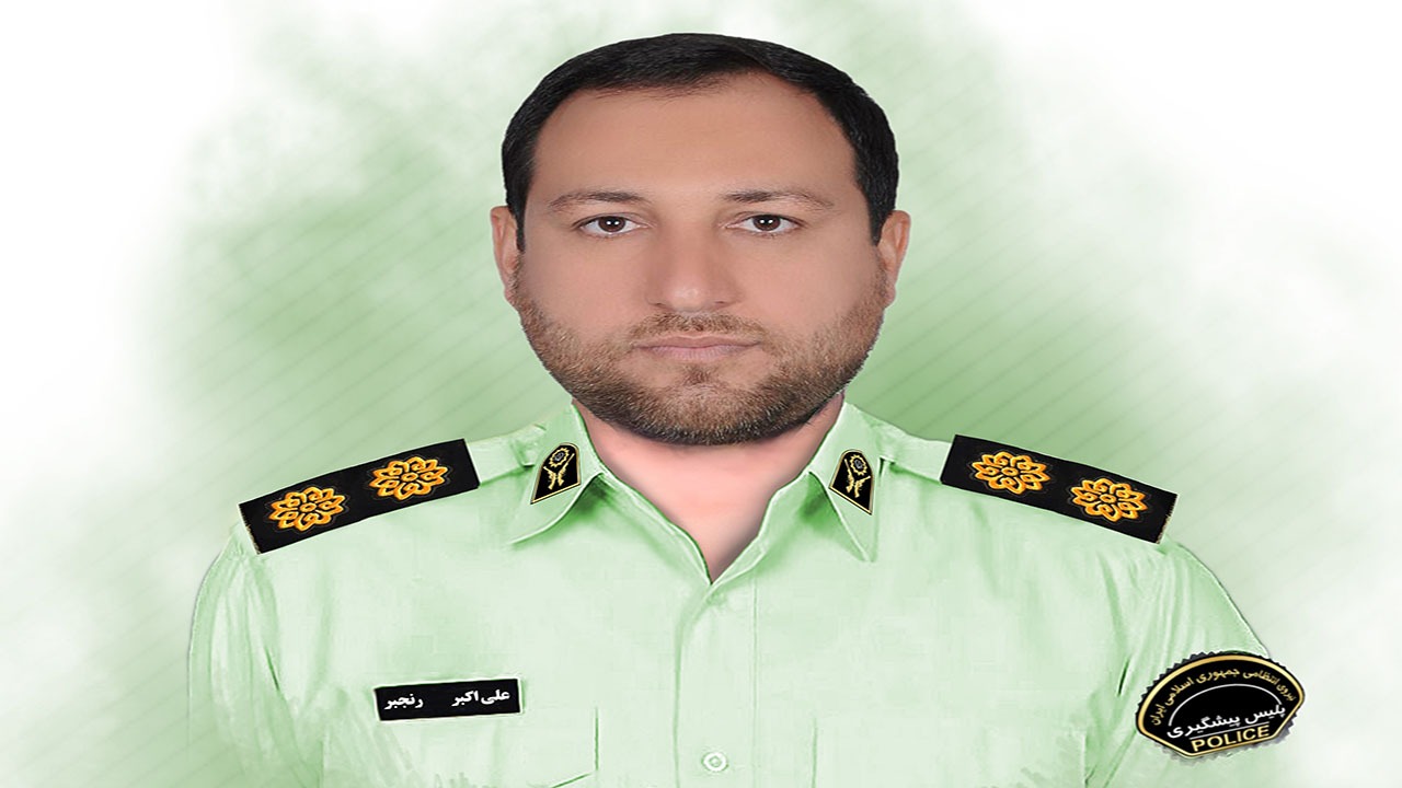 پیکر جانشین پاسگاه انتظامی بیدزرد در حرم مطهر شاهچراغ (ع) تشییع می شود