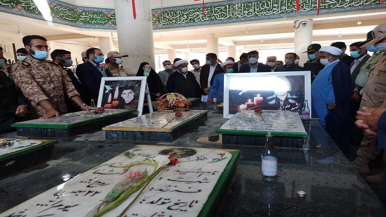 مدیران چابهار ضمن عطرافشانی گلزار شهدای گمنام با آرمان‌های امام و انقلاب تجدید میثاق کردند