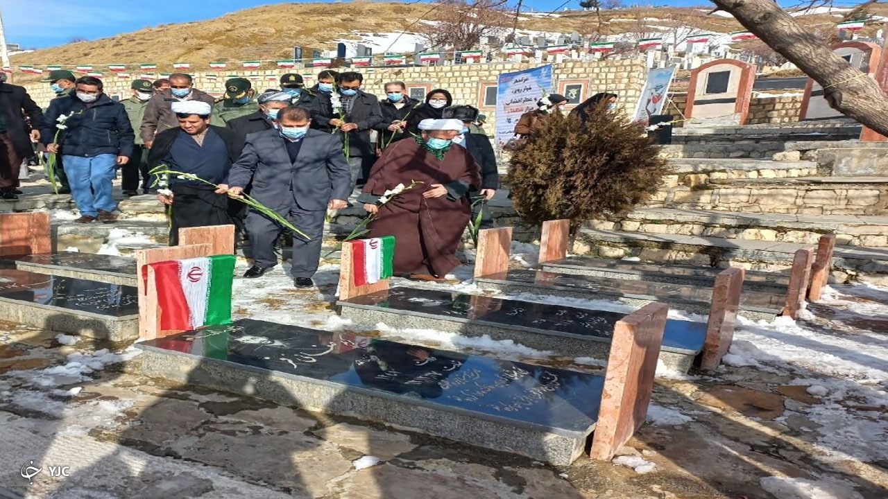 مزار شهدا در مهاباد گلباران شد