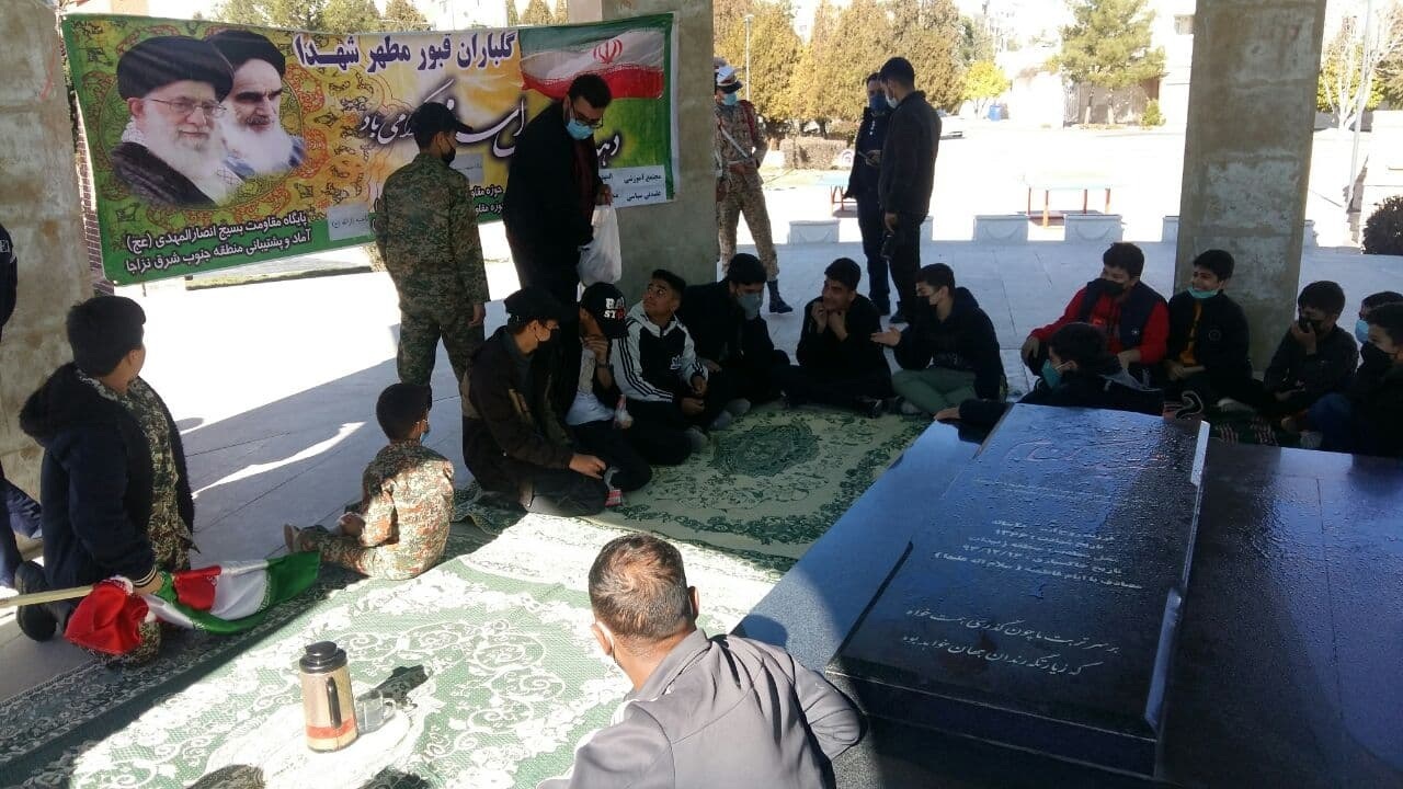 برگزاری جشن انقلاب توسط اهالی معالی آباد + تصاویر