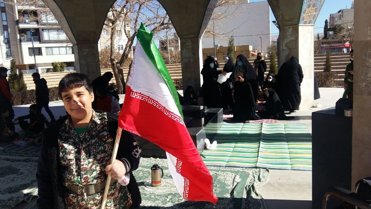 برگزاری جشن انقلاب توسط اهالی معالی آباد + تصاویر