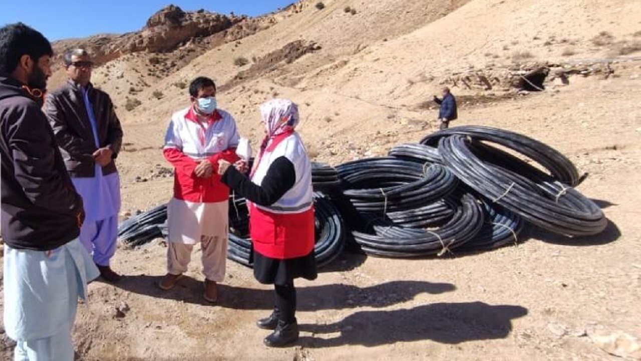 آب آشامیدنی سه روستای محروم تفتان با مشارکت خیران تامین شد