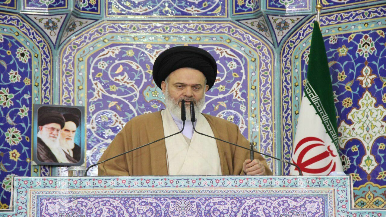 لزوم هوشیاری در برابر وارونه جلوه دادن دستاوردهای انقلاب