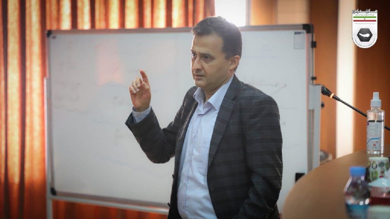 برگزاری کارگاه آموزشی ناظران مسابقات فوتبال کشور در ساری