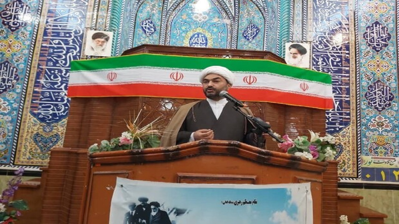 انقلاب اسلامی مردم را از ظلمت‌ها به سمت نور هدایت کرد