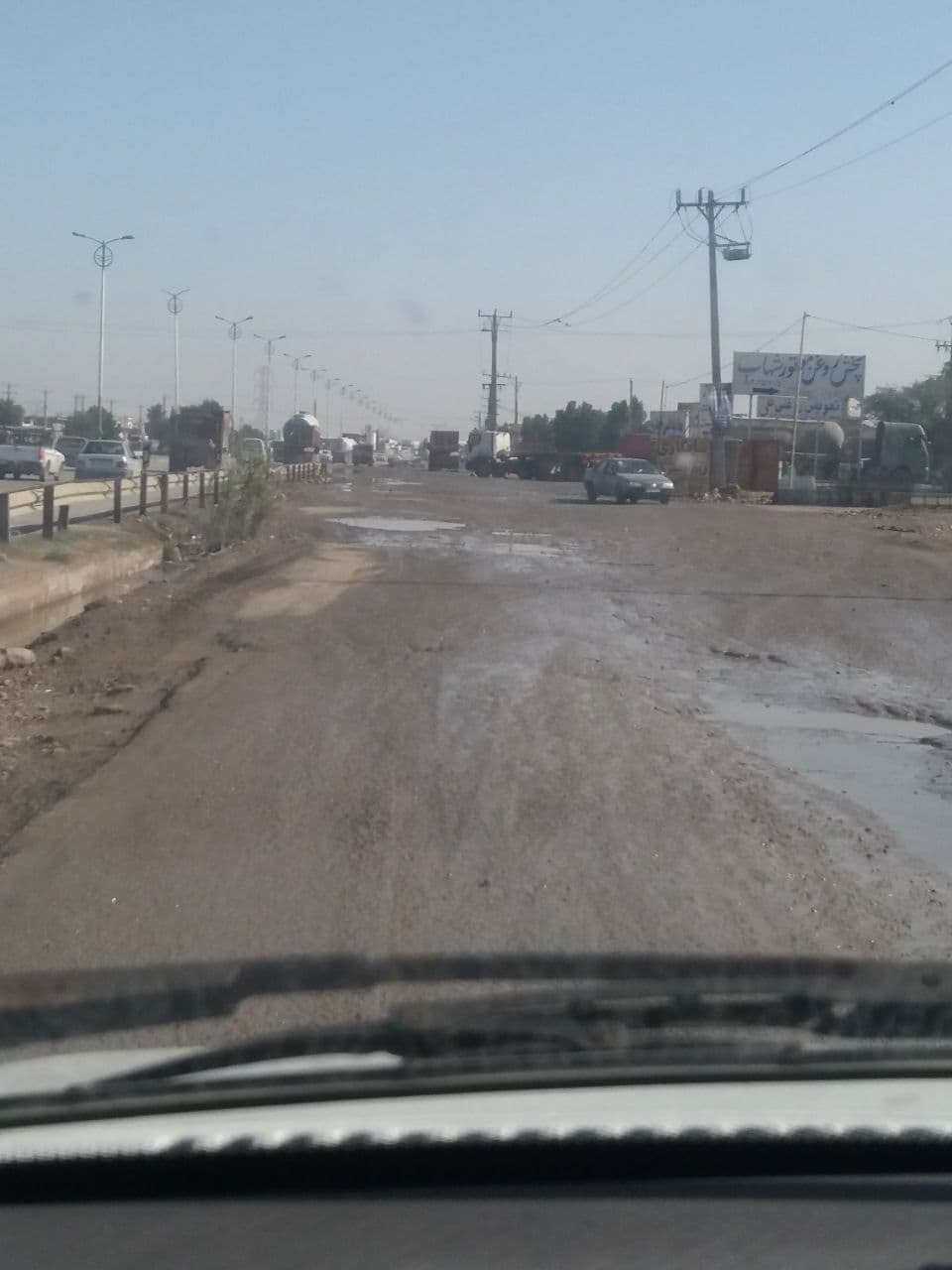 گلایه اهوازی ها از وضعیت روکش آسفالت ورودی شهر + فیلم و تصاویر