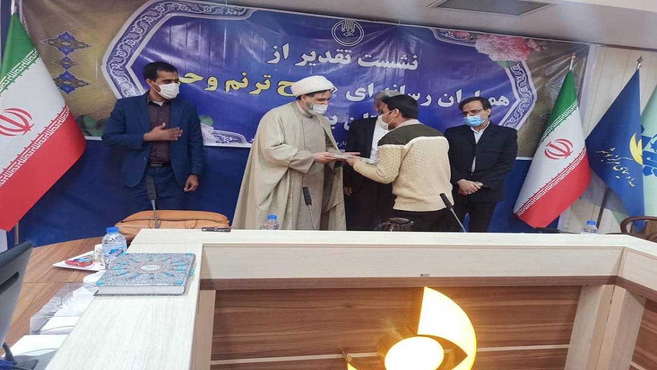 عوامل اجرایی اولین دوره مسابقات قرآنی ترنم وحی استان بوشهر تجلیل شدند