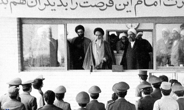 امام خمینی در 19 بهمن 57