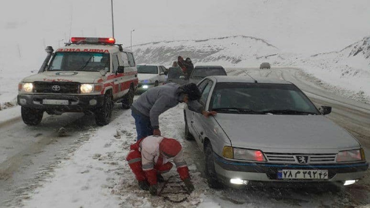 امدادرسانی هلال احمر اردبیل به ۲۸۶ گرفتار در برف و کولاک